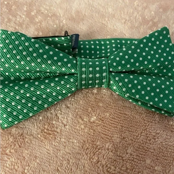Arrow Green Bow Tie with White Dots - Picture 2 of 9